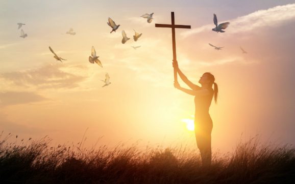 Here Are 5 Benefits of Attending Church Services On a Regular Basis