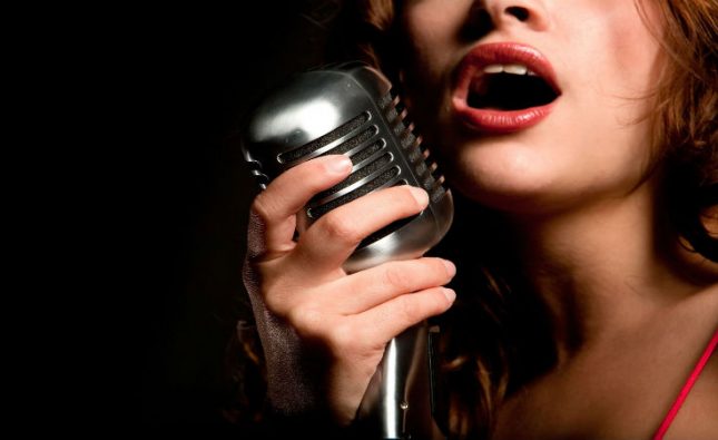 2 Reasons to Contact This Female Jazz Singer to Perform at Your Venue