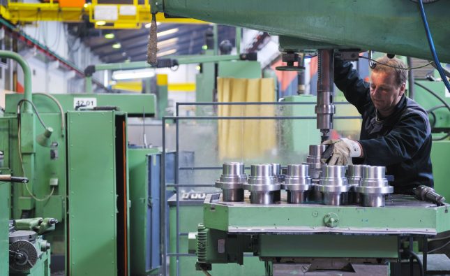 Why You Need to Hire a Professional Heavy Equipment Company
